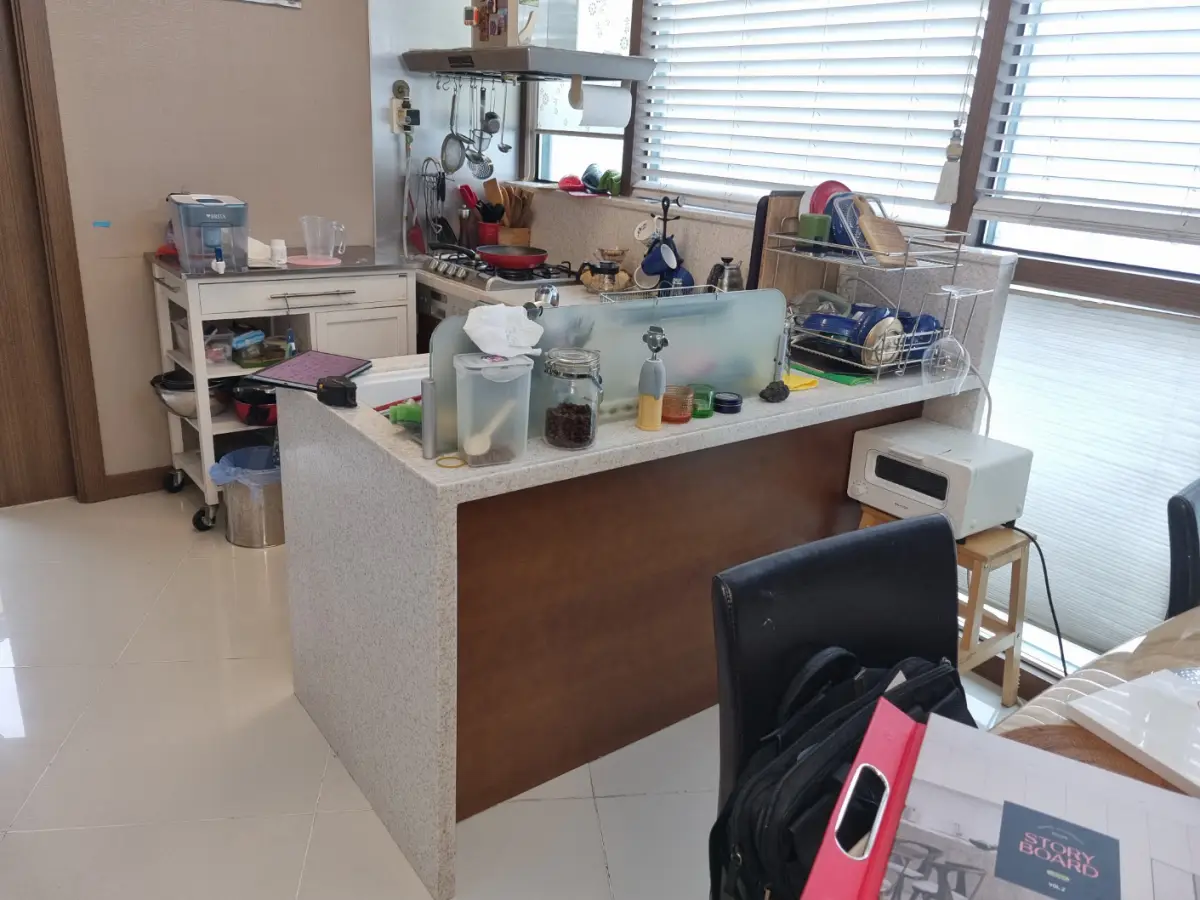 마포 아파트 싱크대 시공 전 아일랜드 전경