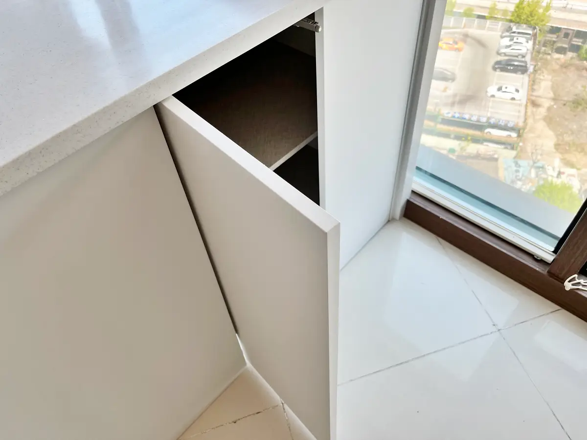 싱크대 하부장 도어 마감 클로즈업