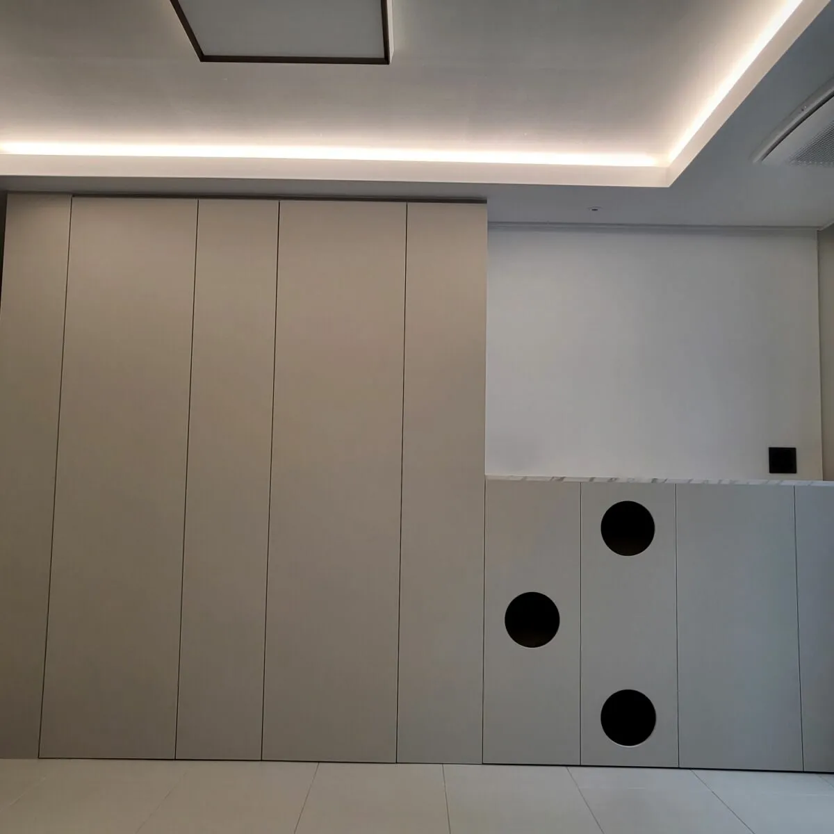 Read more about the article 한솔 샌드그레이 거실장 문짝시공 (개포동)