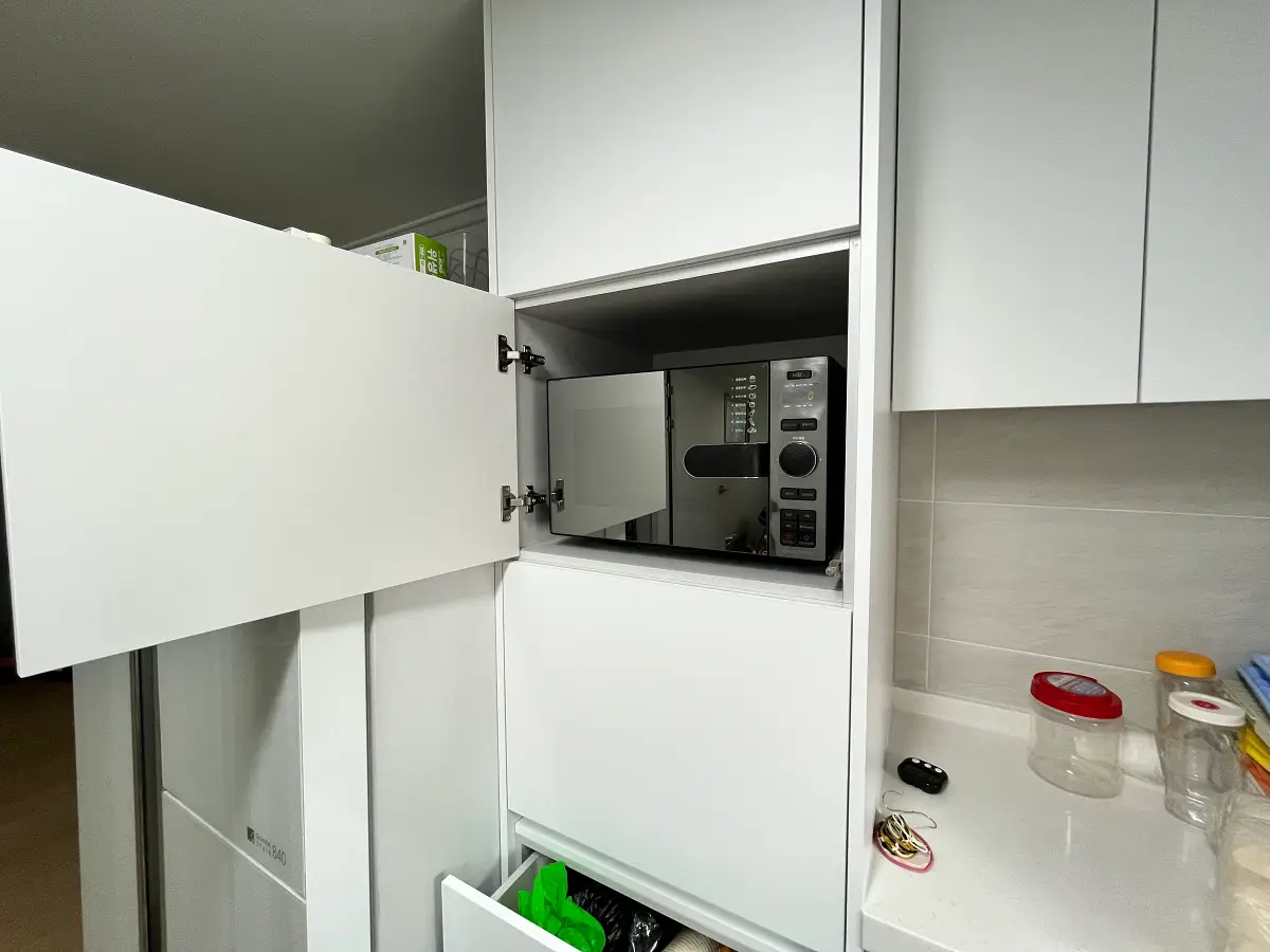 전자레인지 수납 키큰장 내부