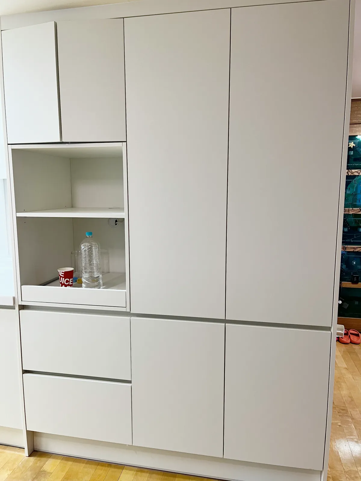 키큰장 오픈 선반·서랍·도어 구성