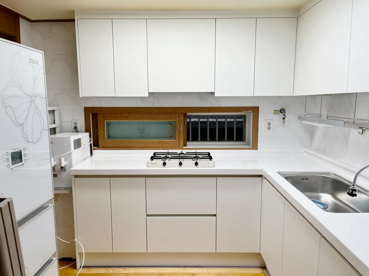 Read more about the article 화이트 무광 싱크대·키큰장 시공 (은평구)