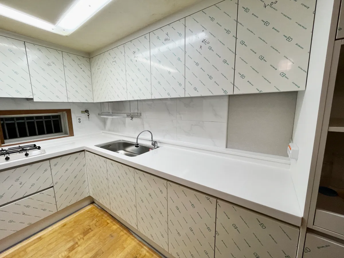 은평구 주방 싱크대 시공 중 전경