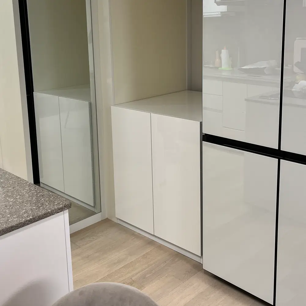 냉장고 옆 수납장 배치 측면 전경