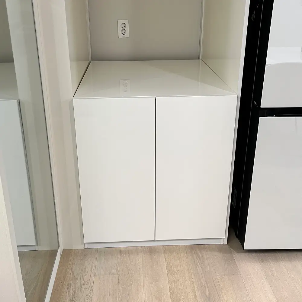 맞춤 제작 크림화이트 유광 수납장 정면 완성샷