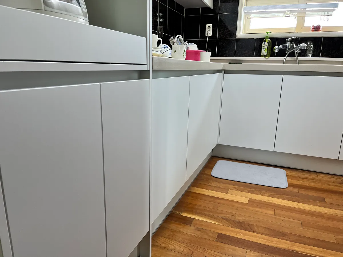 싱크대 하부장 도어 마감 클로즈업