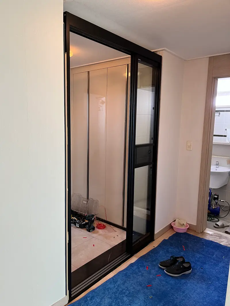 Read more about the article 영림 YS-02T 블랙 프레임 3연동 시공