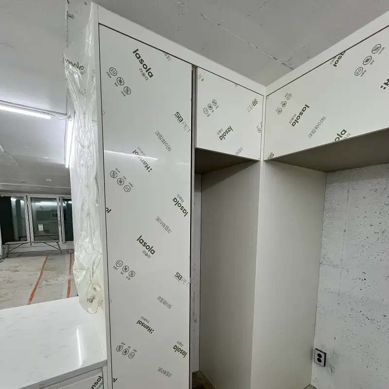 주방 코너 상부장 구성