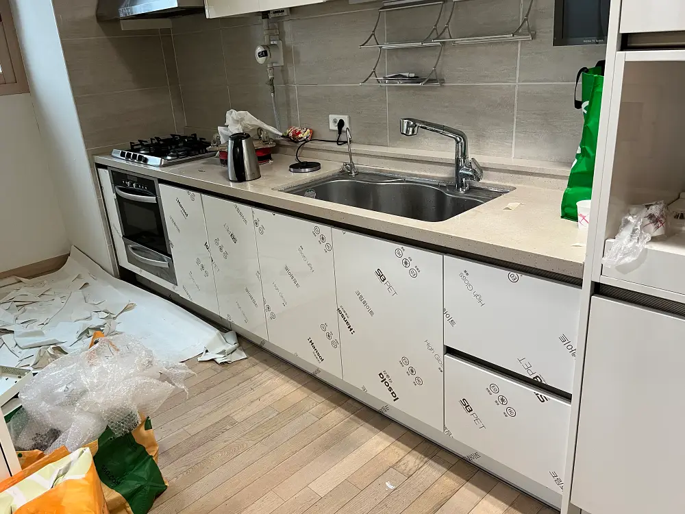 Read more about the article 크림화이트 하부장·시스템서랍 문짝시공 (인천)