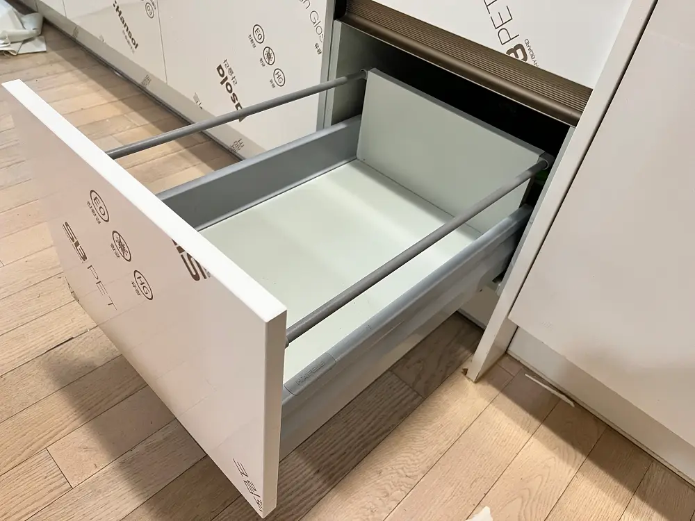 시스템 서랍 문짝 교체