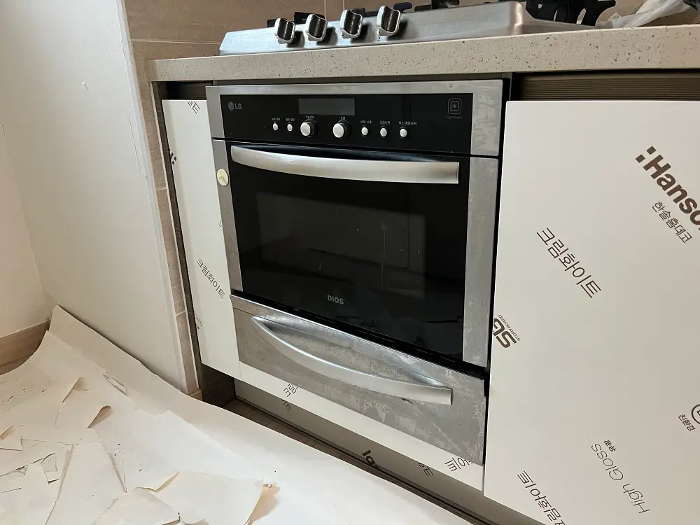 빌트인 오븐 주변 문짝 교체 완료