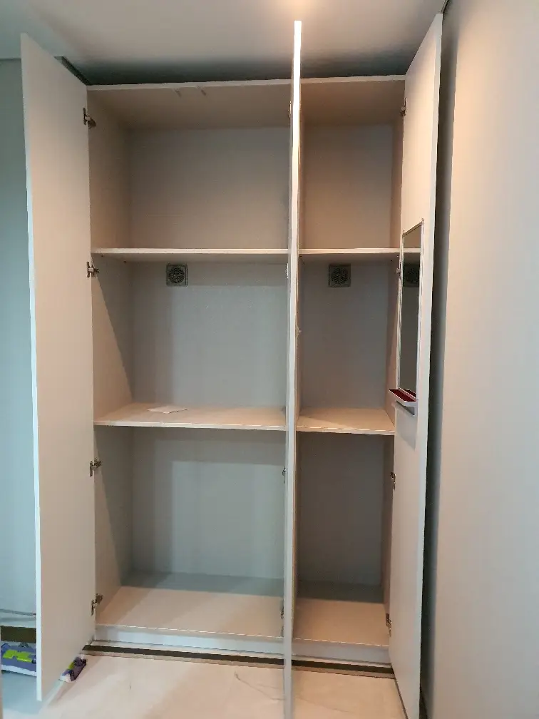 붙박이장 내부 선반 구성