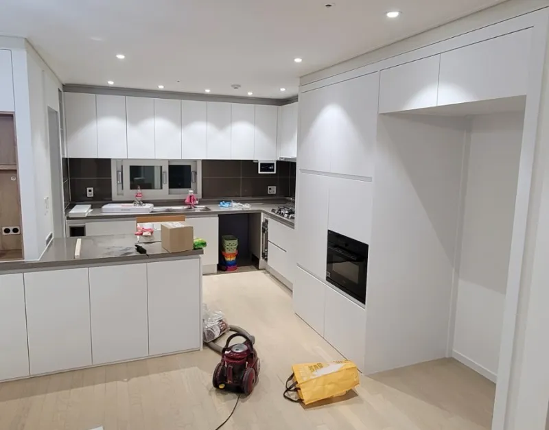 Read more about the article 도브화이트 싱크대·아일랜드·신발장 시공 (양천구)