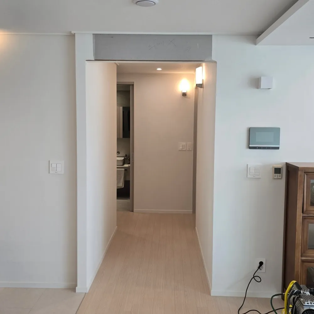 중문 시공 전 - 열린 복도 전경