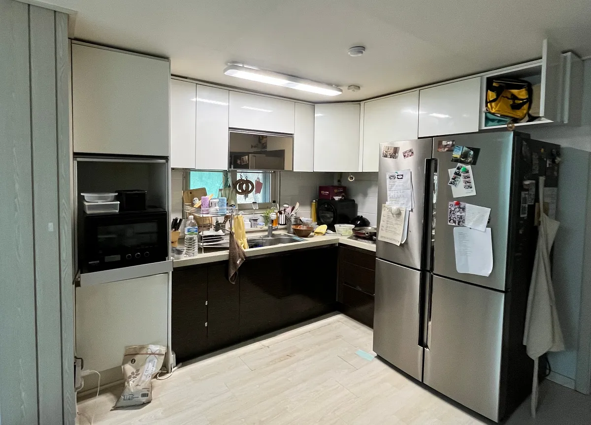 고양 덕양구 주방 문짝 교체 전 - 다크브라운 하부장