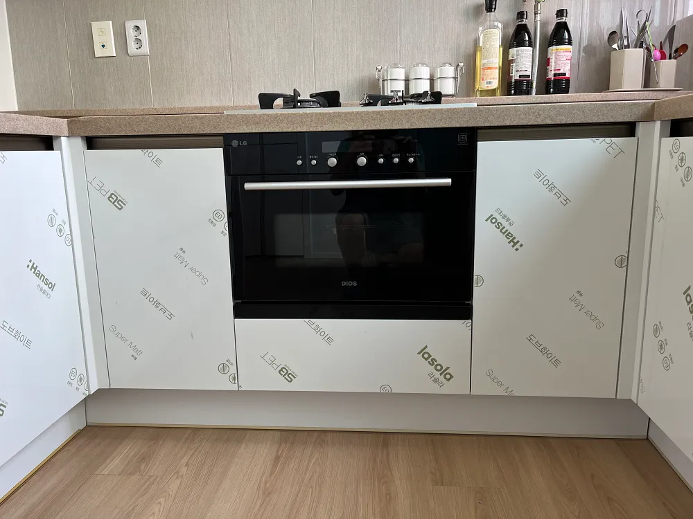 Read more about the article 도브화이트 무광 싱크대 문짝시공 (고양시)