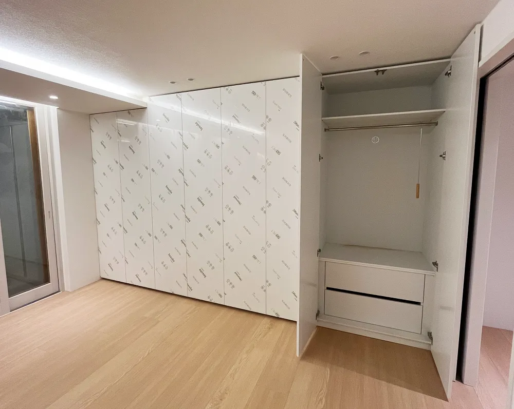 안방 붙박이장 완성 - 내부 행거봉과 서랍 구성