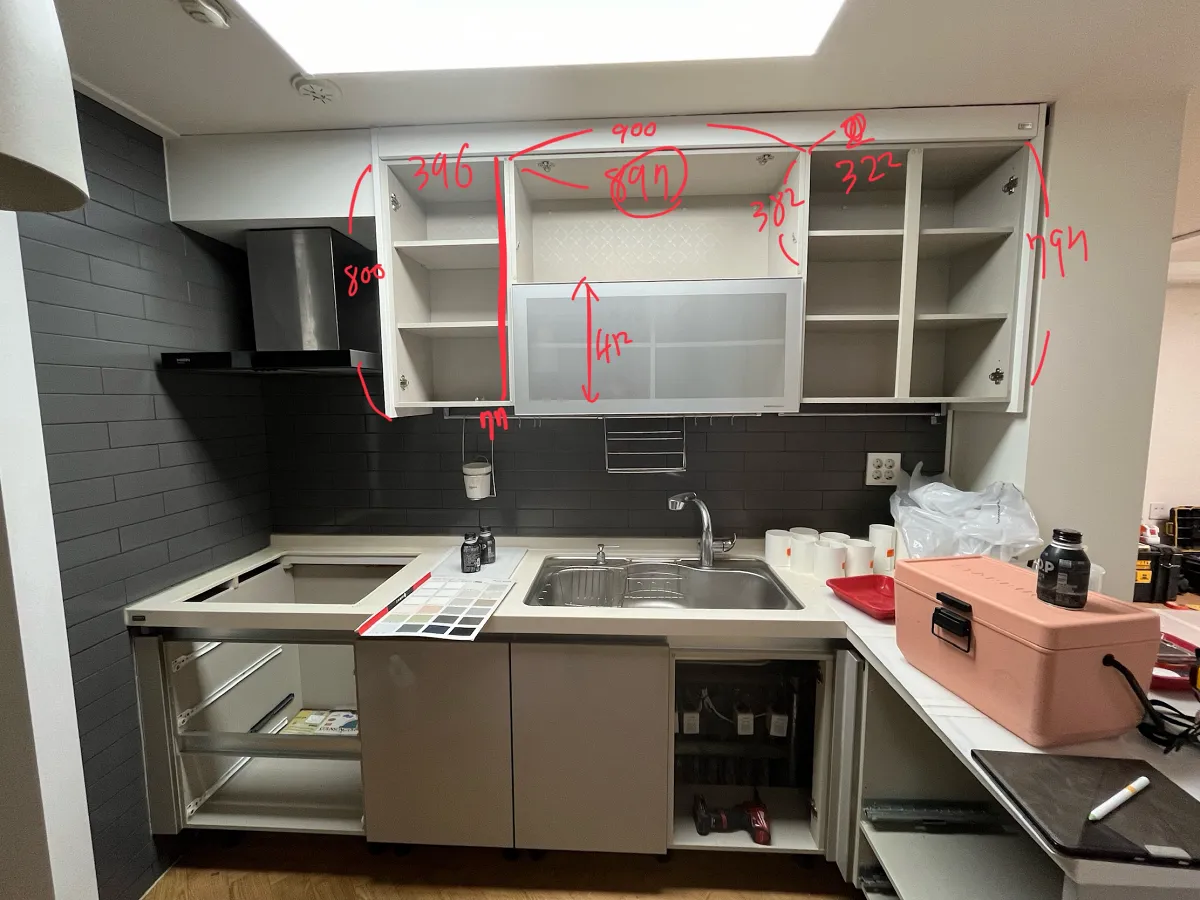 현장 실측 중인 모습