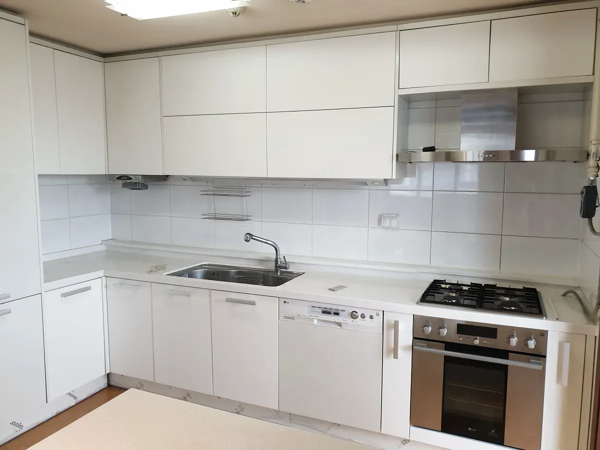 크림화이트 무광 문짝 교체 완성 - 측면