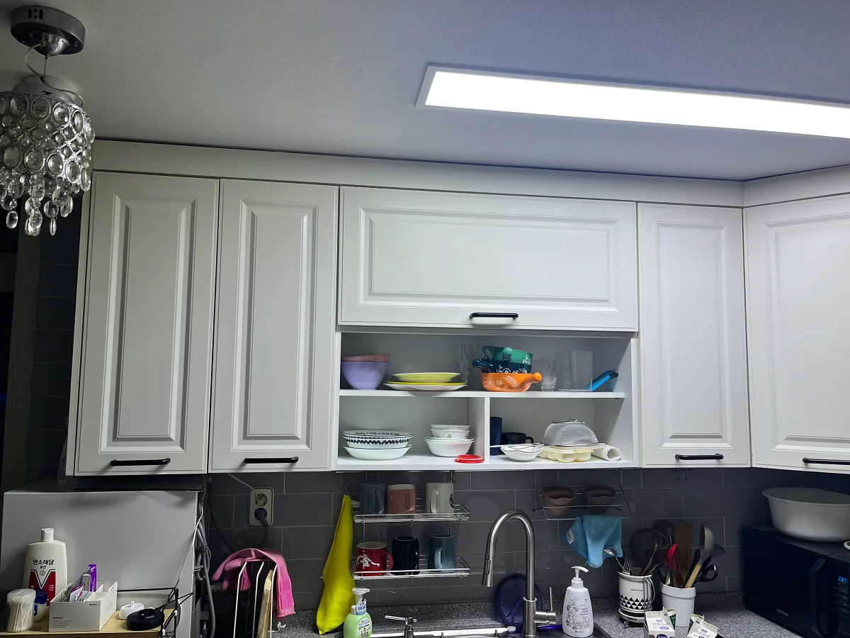 은평구 주방 상부장 필름 벗겨짐 시공 전