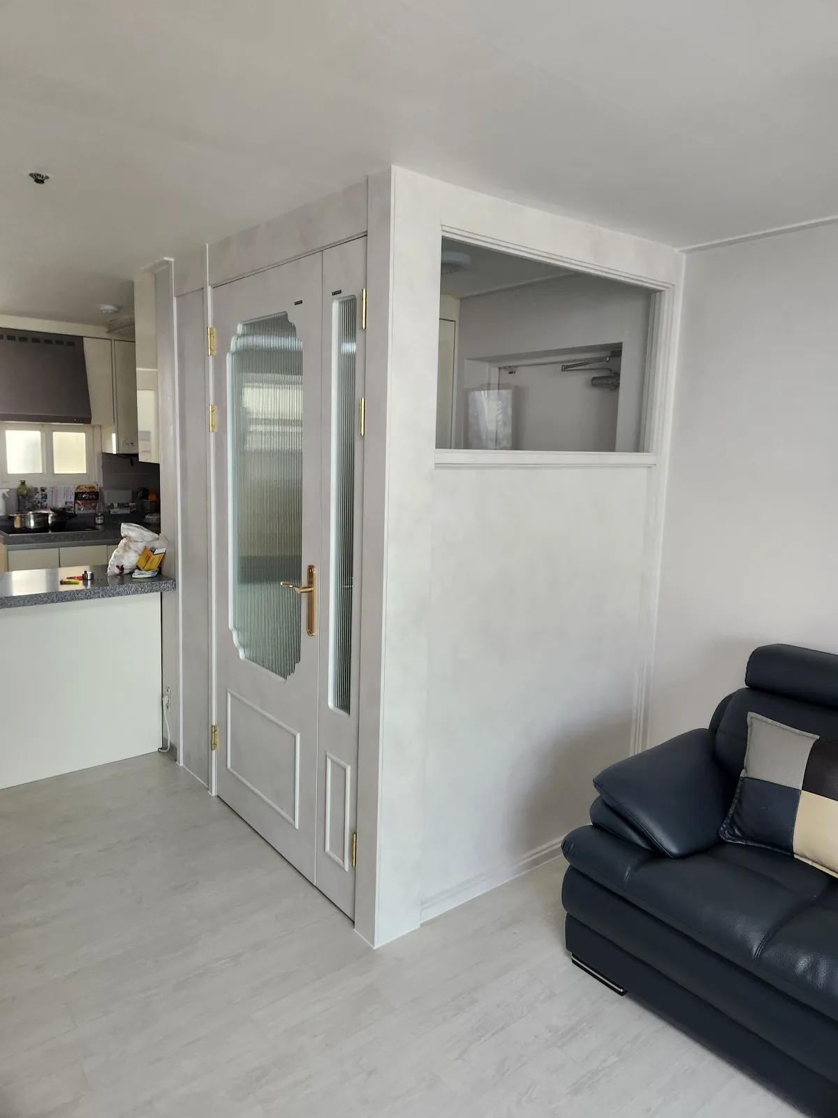 Read more about the article 영림 벨루카 모루유리 ㄱ자 중문 시공 (일산)