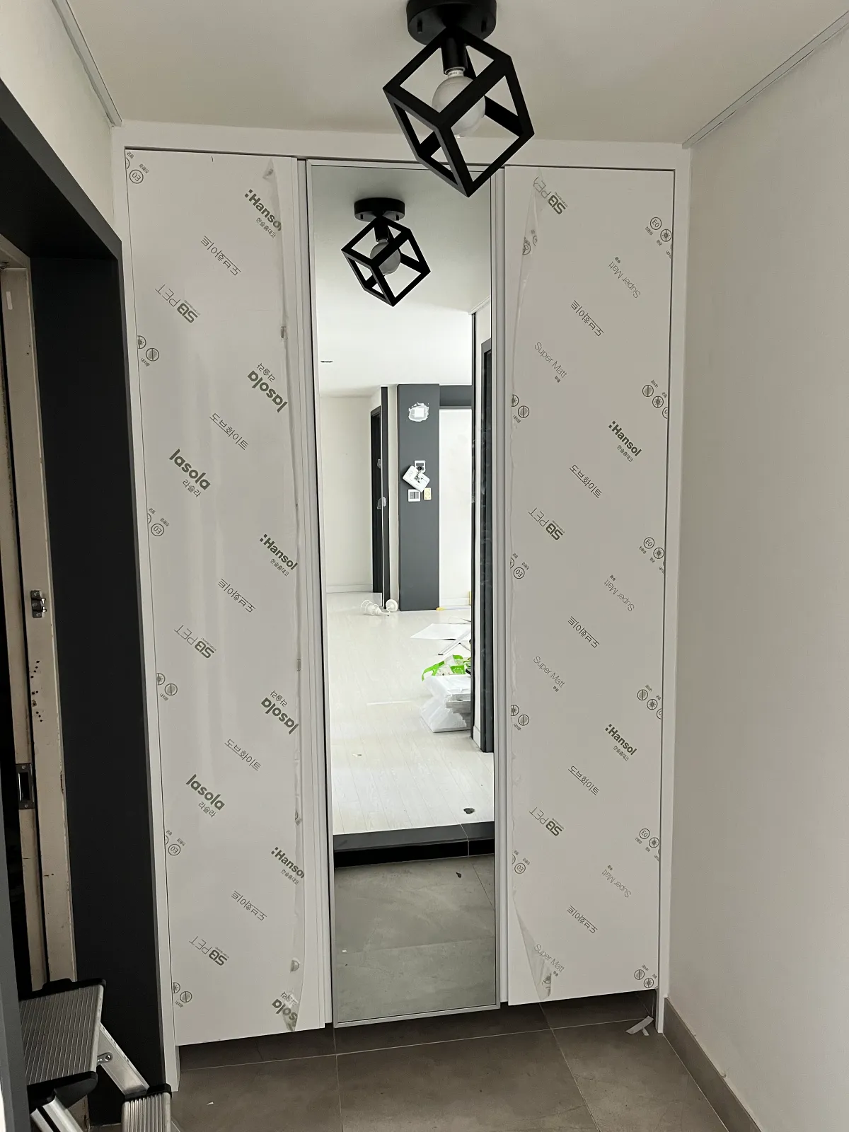 신발장 도어 설치 완료