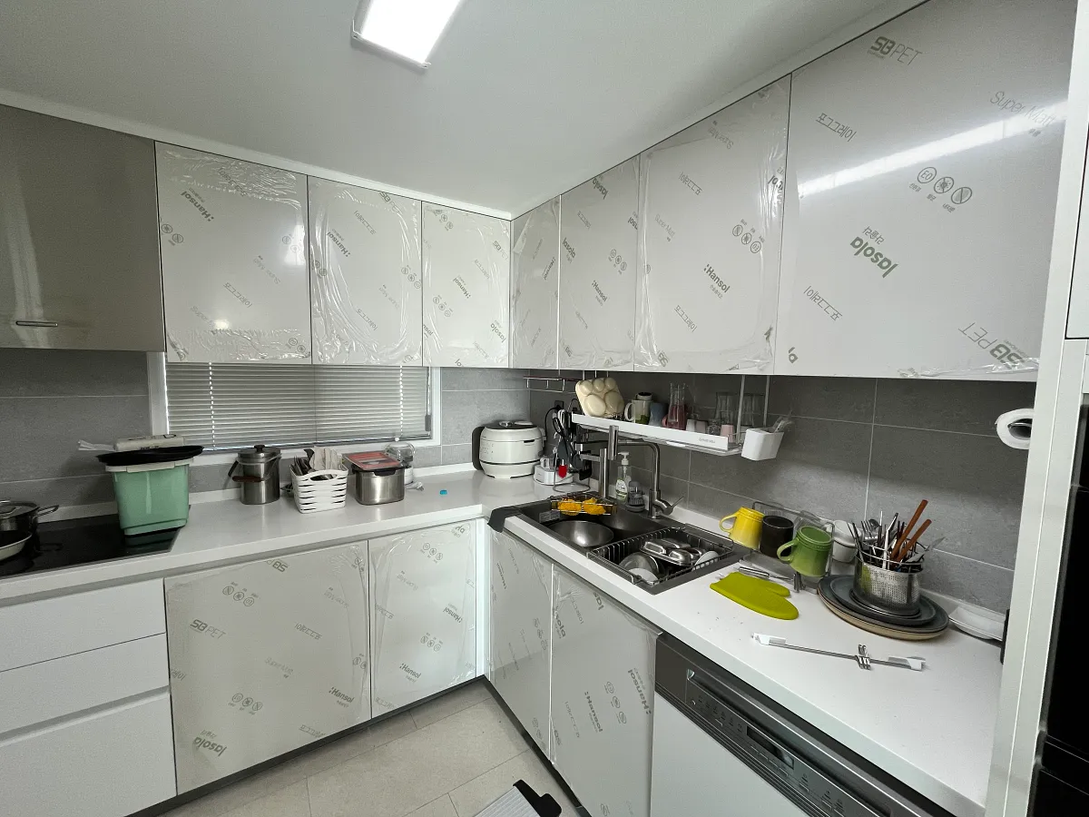 싱크 쪽 시공 중