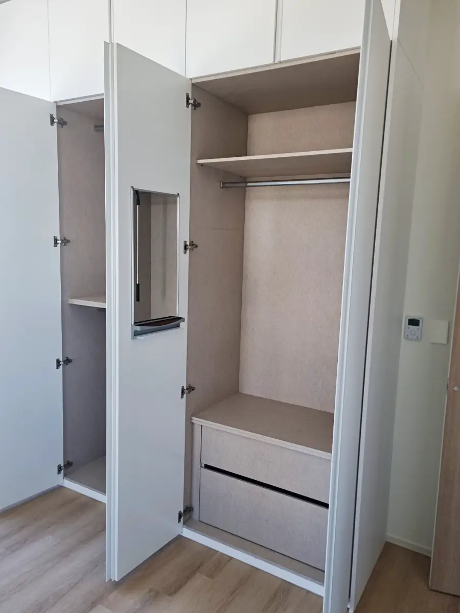 Read more about the article 탑장 포함 도브화이트 붙박이장 시공 (송파)