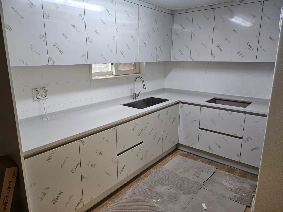 싱크대 시공 중