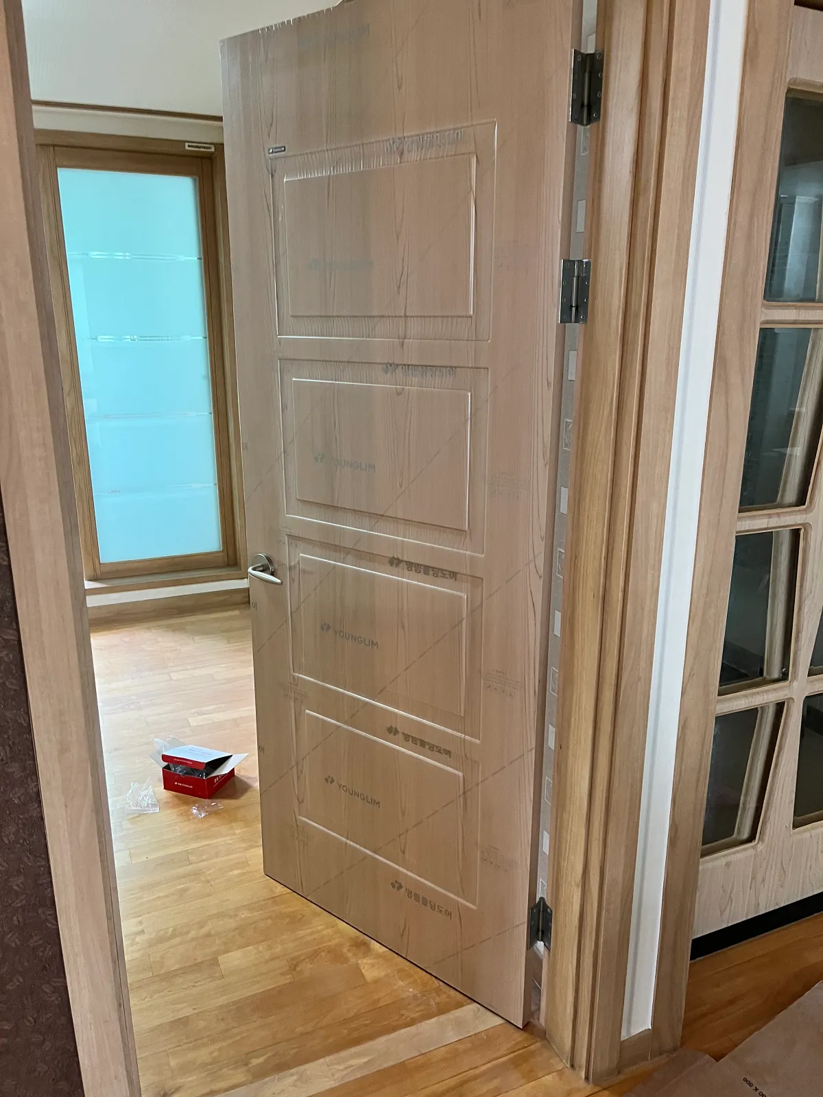 Read more about the article 영림 내추럴 우드 방문 문짝시공 (광진구)