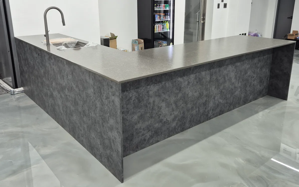 Read more about the article 다크시멘트 사무실 ㄱ자 싱크대 시공 (강남구)