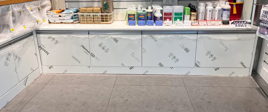 도어 교체 시공 중