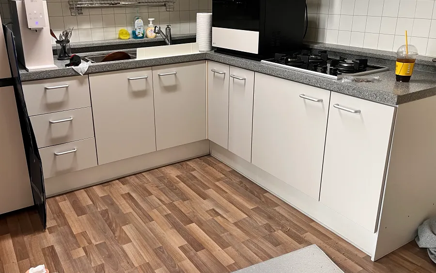 Read more about the article 크림화이트 하부장 문짝시공 (서대문구)