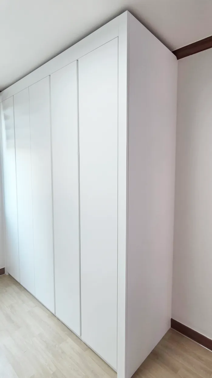 Read more about the article 화이트 무광 붙박이장 시공 (인천)