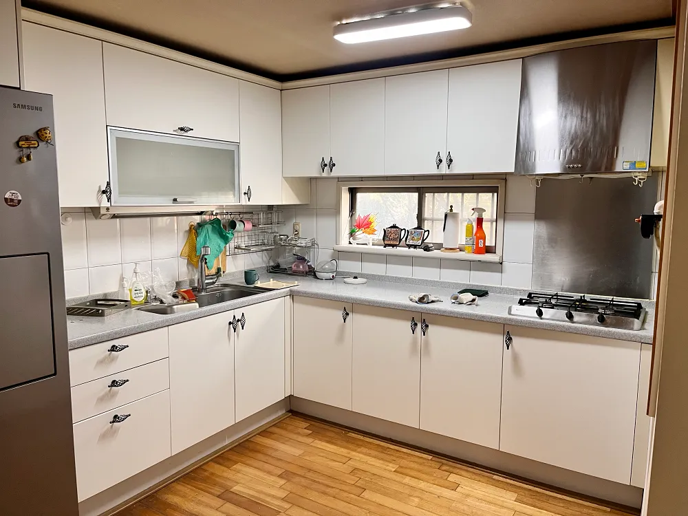 Read more about the article 보르떼 웜화이트 싱크대 문짝시공 (용인)